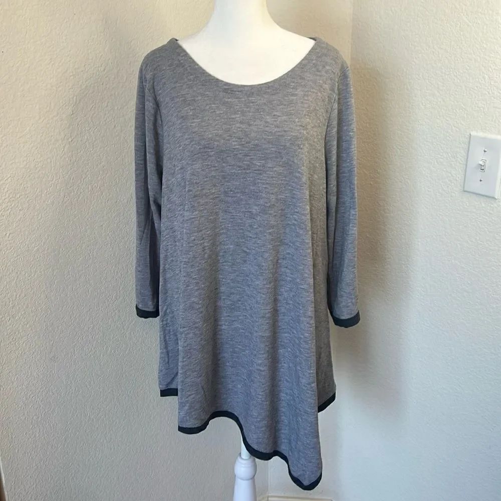 Chelsea & Theodore Round Neck 3/4 Sleeve Asymmetrical Hem Swing Top ~ Size XL